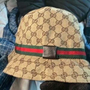 Gucci bucket hat